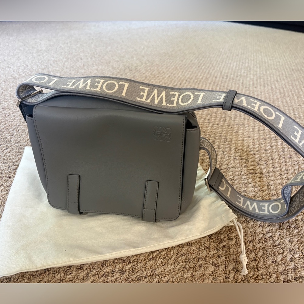 Loewe Calphin Military Messenger Bag- excellence condition ! 100% authentic !!